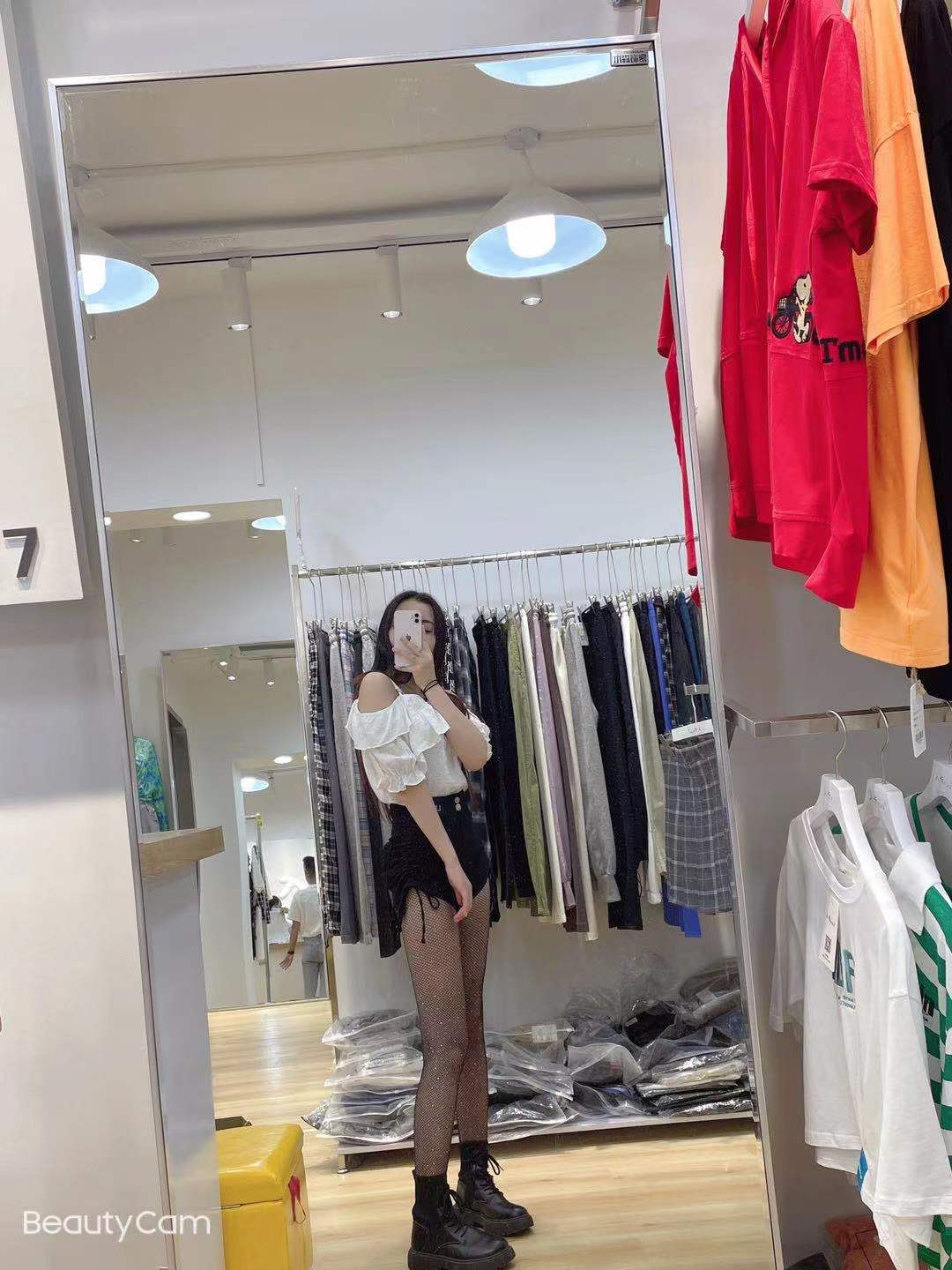 18岁巨乳妹子，服务也不错